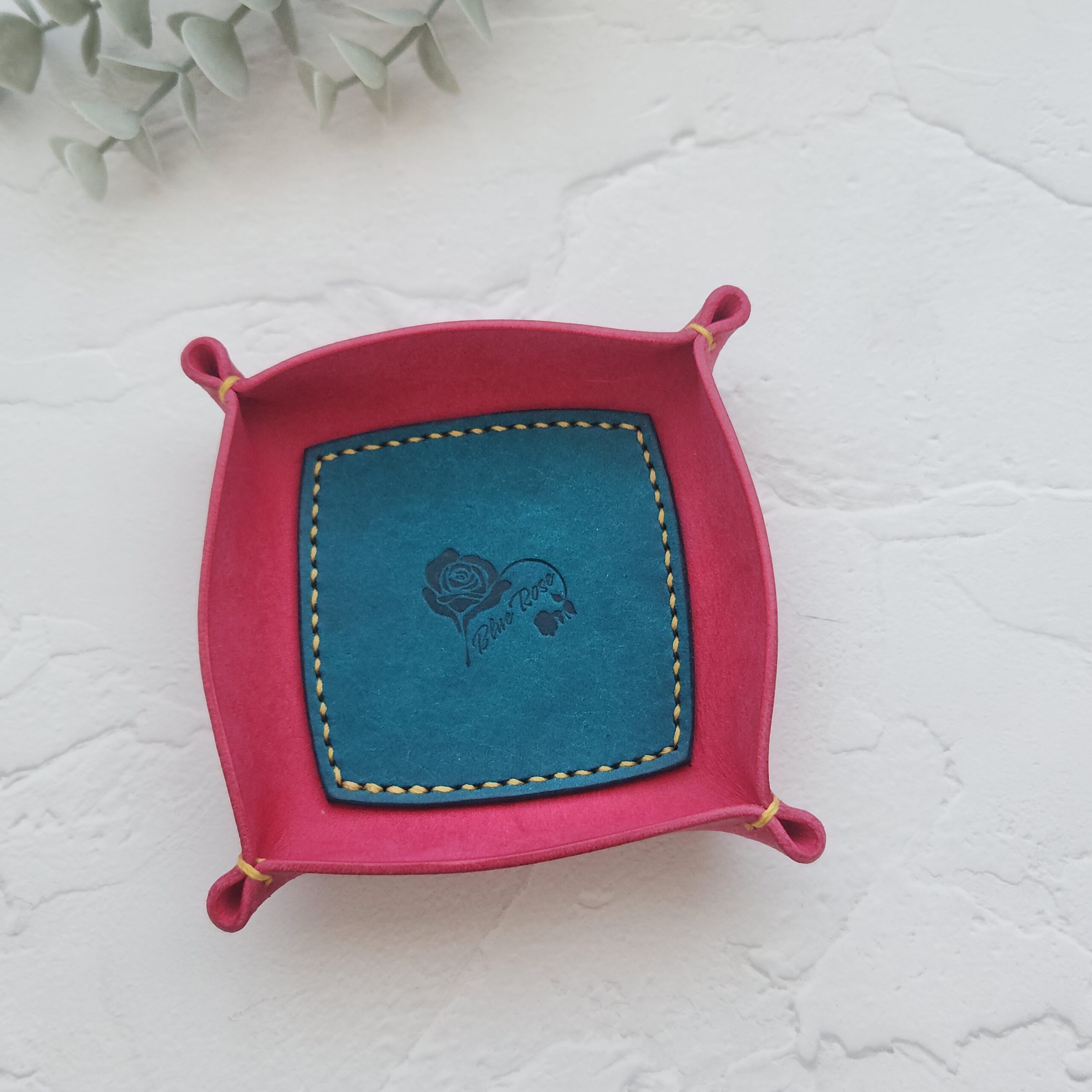 MARGOT / フクシアとネイビー　帰宅後、鍵の置き場に迷わない 本革レザートレイ